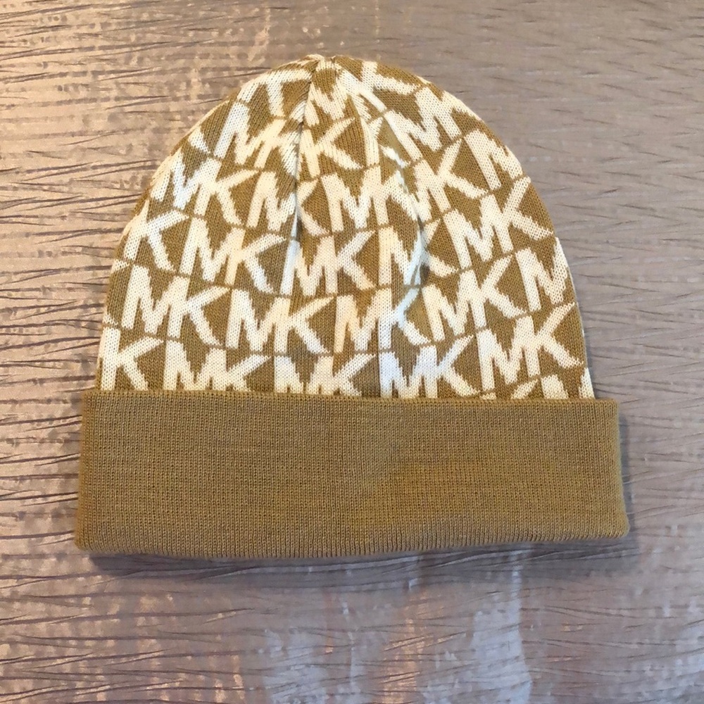 NWOT Michael Kors tan and white beanie